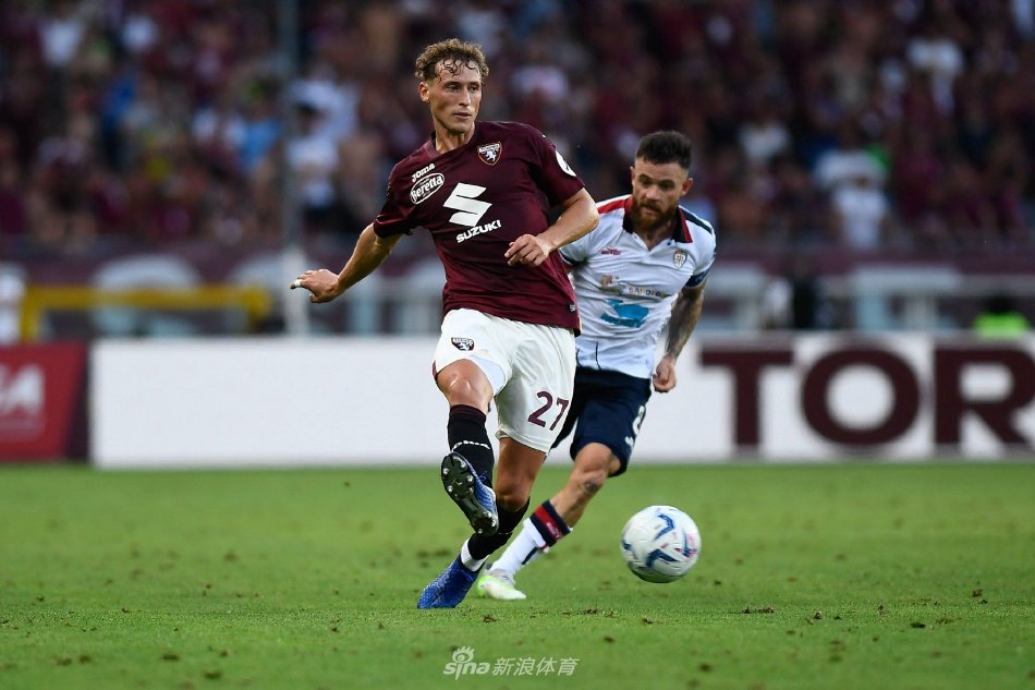 郭玲玲曾在 郭玲玲曾在