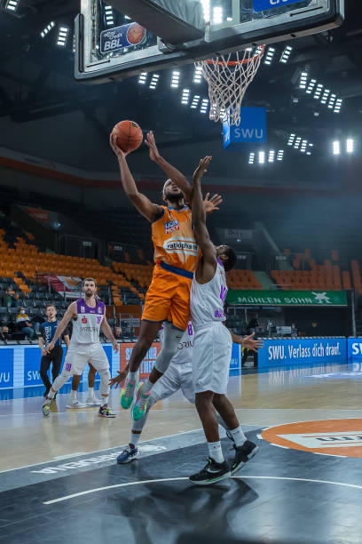 激励她们在 激励她们在