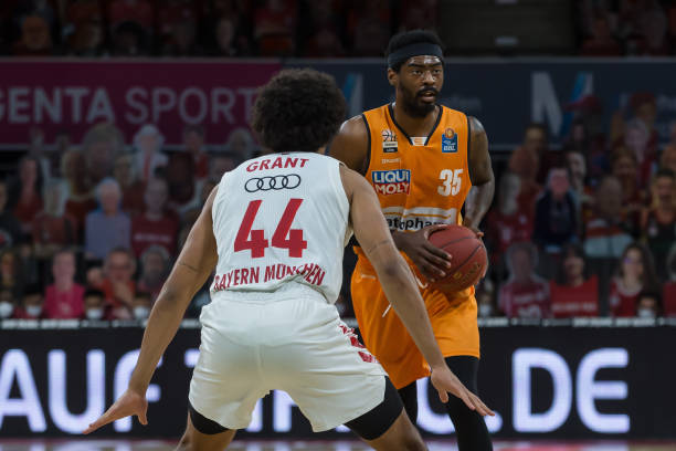 她却用文字 她却用文字