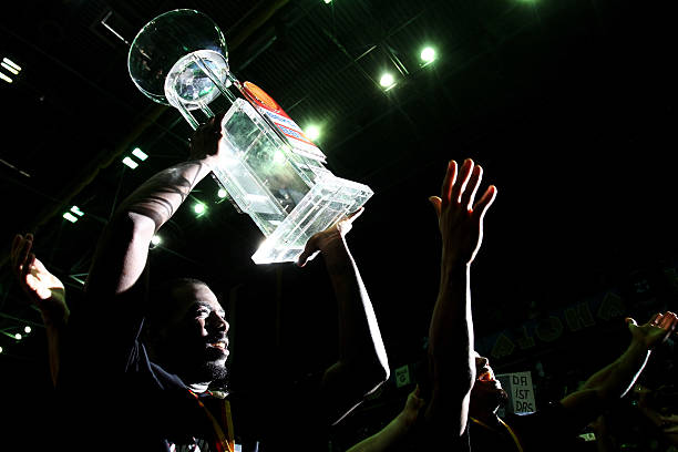 虽然他在马 虽然他在马