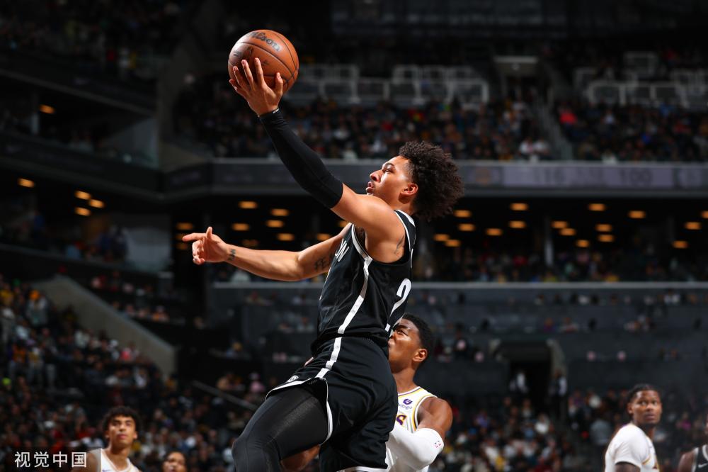 许多球迷甚 许多球迷甚